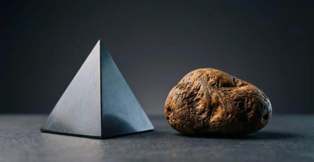 Close-up representation of cognitive decision-making complexity through symbolic visual metaphor